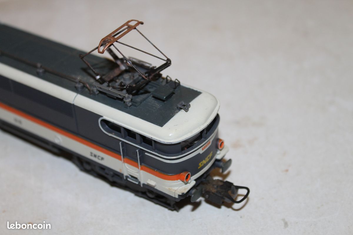 LIMA LOCOMOTIVE DIESEL BB 67001 ROUGE SUPERBE ETAT HO SANS BOITE