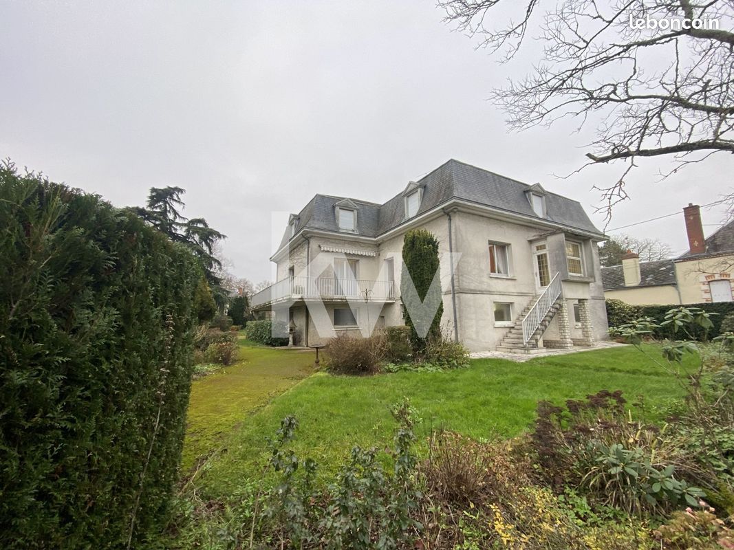Maison 7 pièces 323 m² · à Beauce la Romaine · 323 m² · 220 000 €