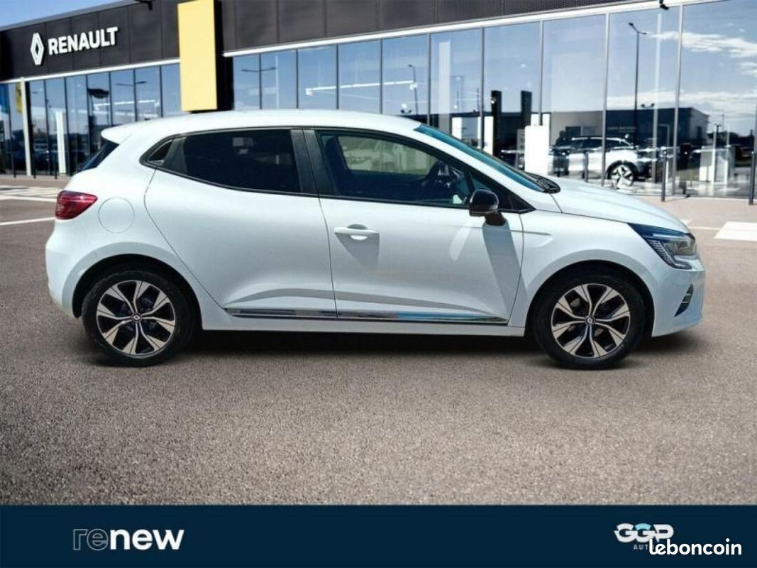 Renault Clio 1.6 E-Tech 145ch full hybrid Evolution (image 16)