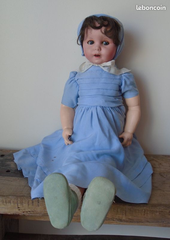 Les Poupees D'autrefois - POUPEE BLEUETTE TETE CARTON BOUILLI ANNEES 1951/1954 RARE MODELE AVEC BOUCHE FERMEE DANS SON ETAT D'ORIGINE ET SA CHEMISE DE PRESENTATION GL
