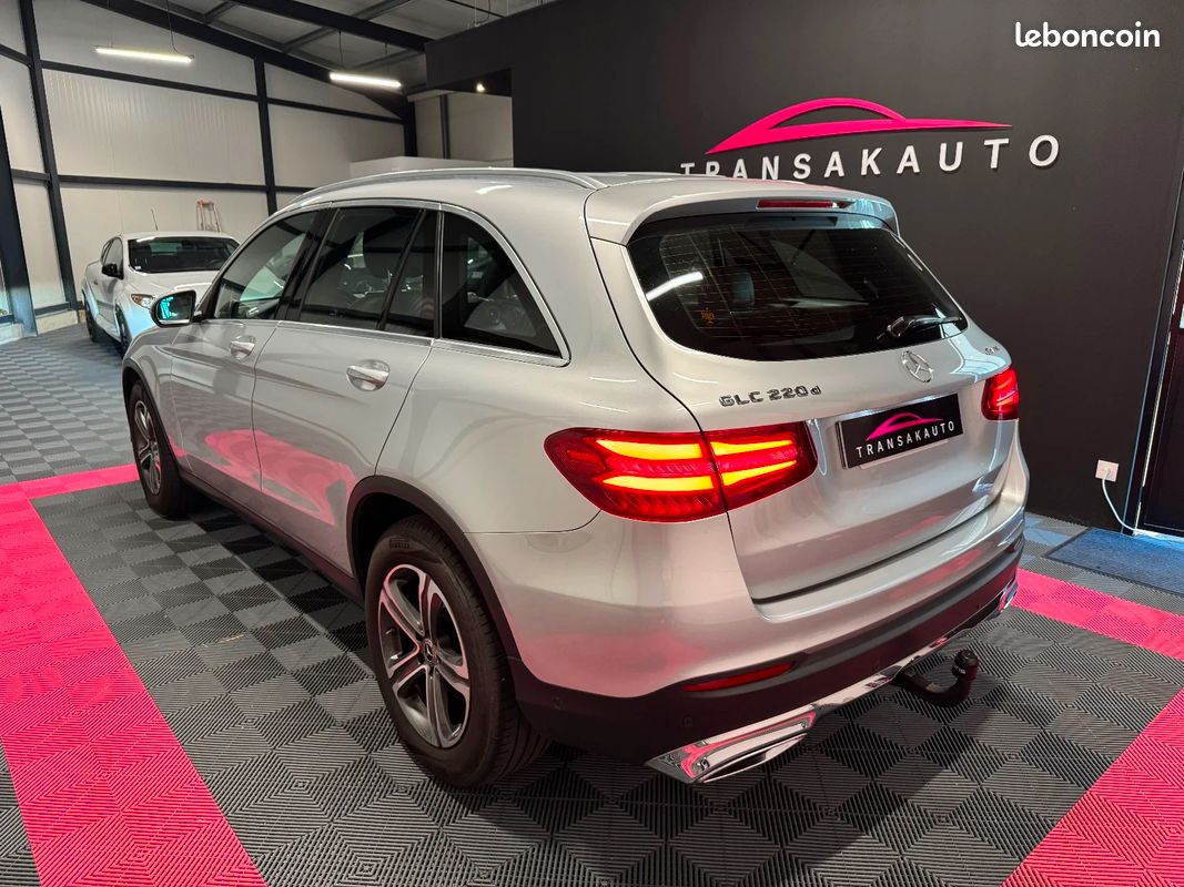 MERCEDES GLC 220 d 9G-Tronic 4Matic Sportline / SUIVI ENTRETIEN / PACK AMG / ATTELAGE / GARANTIE 12 MOIS (image 6)