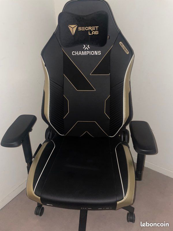 Chaise Gaming - Édition Valorant Champion Paris 2025 — prix négociable (image 1)