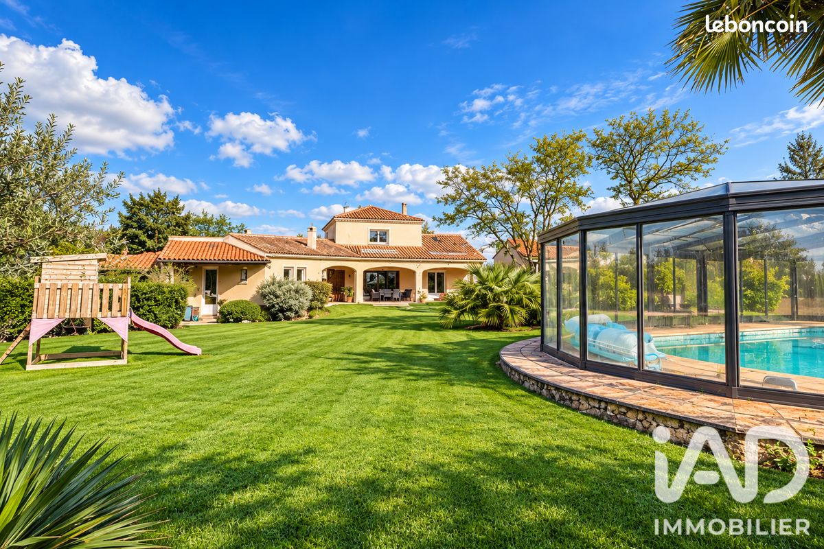 Maison 9 pièces 360 m² · à Jaunay-Marigny · 360 m² · 495 000 €