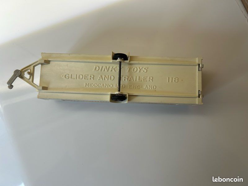 Dinky Toys GB 118 - Triumph 2000 + Remorque 1/43 (sans Planeur) - Occasion
