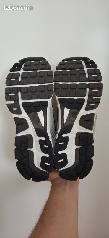 Nike zoom VOMERO 5 crème (image 5)