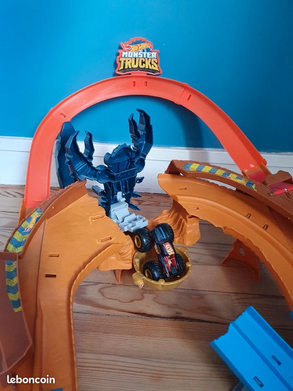 Circuit hot wheels Monster truck scorpion (image 2)