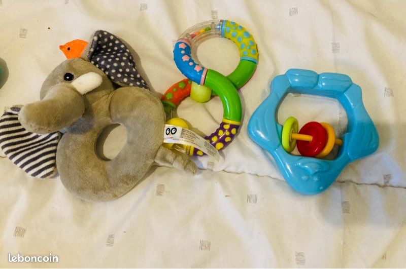 4 hochets (image 2)