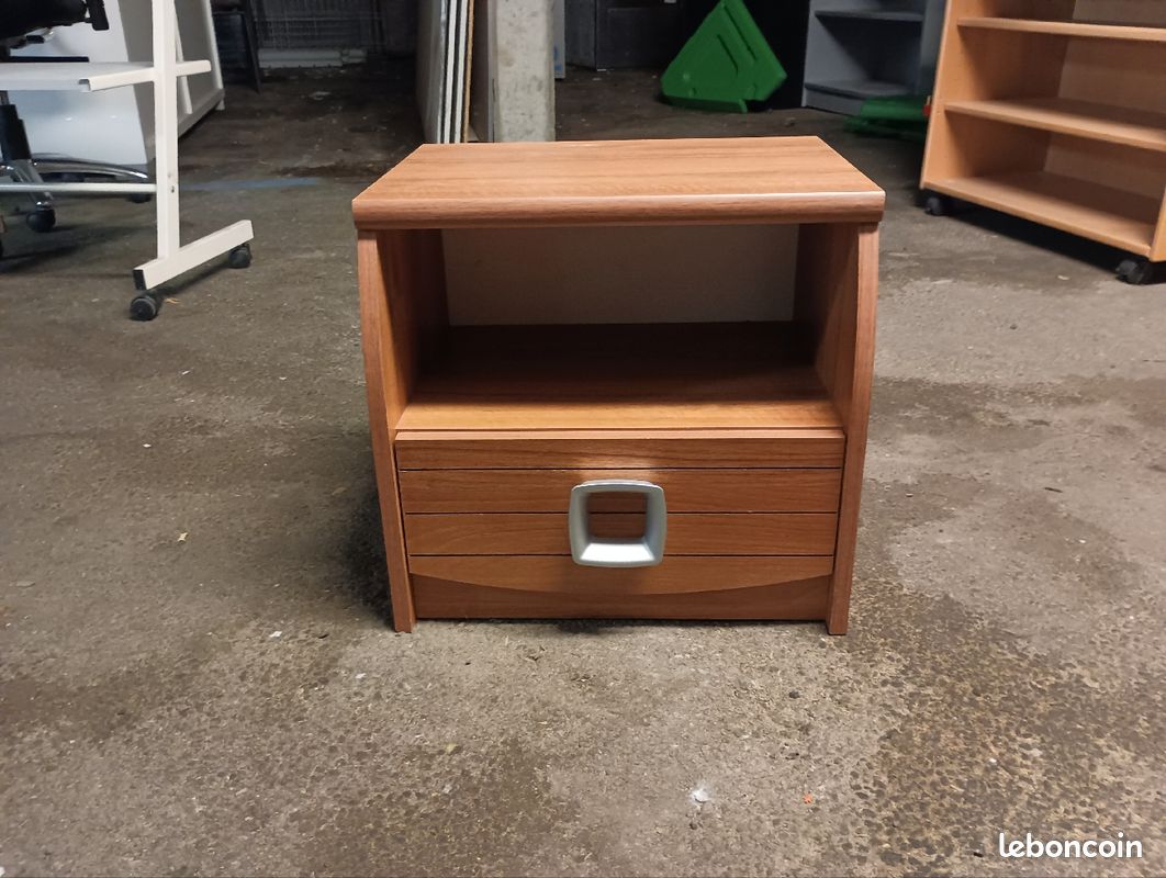 Chevet en bois (image 1)