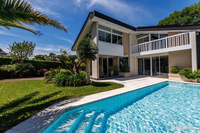 Villa 7 pièces 219 m²