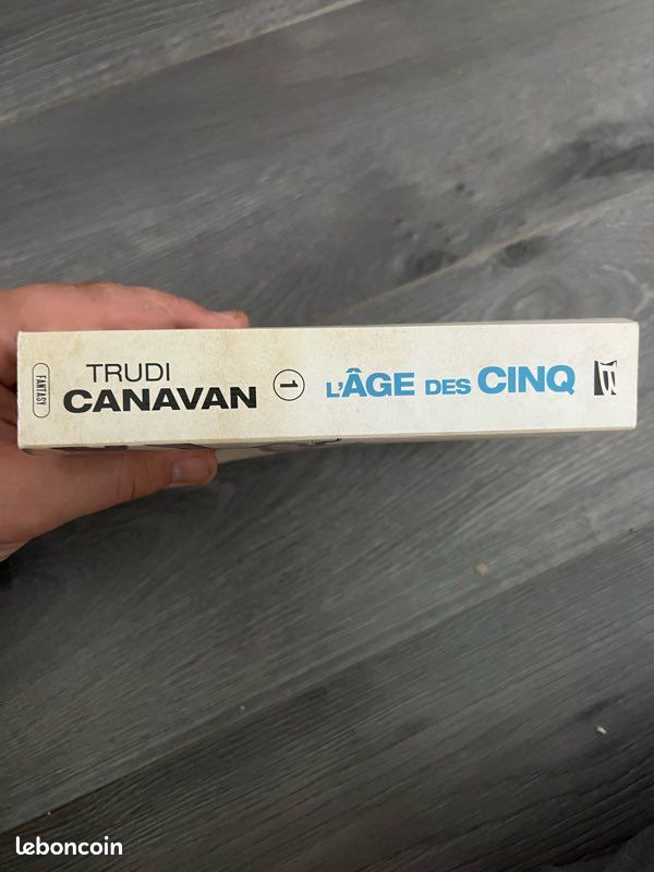 L’âge des cinq 1 - la prêtresse blanche de Trudi Canavan (image 3)