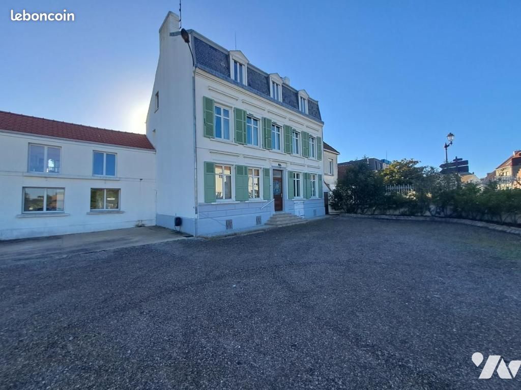 Maison 10 pièces 272 m² · à Guînes · 272 m² · 281 220 €
