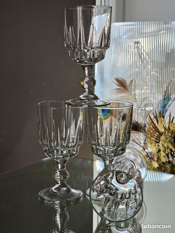 Remarquable série de 4 verres à vin rouge en cristal d'Arques, Luminarc, modèle Lance. Vintage et impeccable. Expédition garantie - Arts de la table