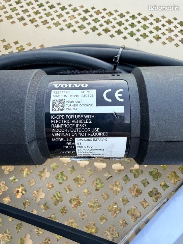 Câble de recharge domestique Volvo Type 2 8A (image 2)