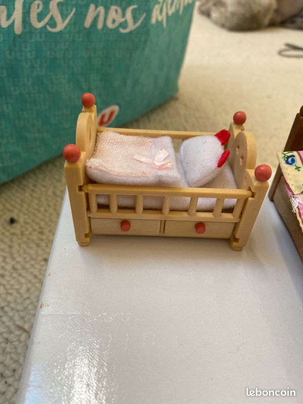 Chambre sylvanian avec accessoires et sylvanian (image 1)