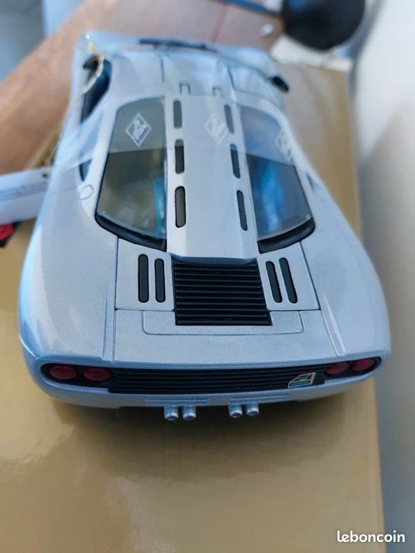 Miniature McLaren F1 Route 1/18 GUILOY - Gris Argent - Voiture De Collection - Occasion Sans Boîte