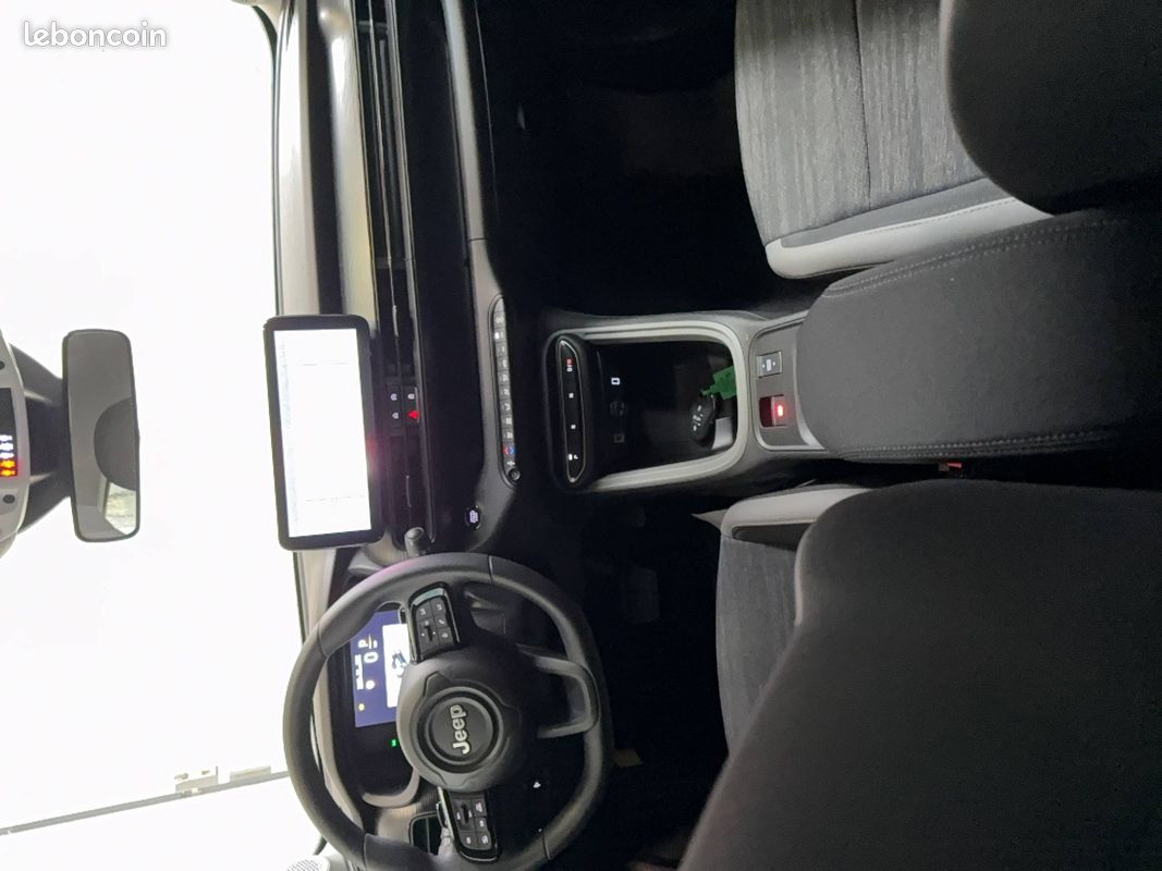 JEEP Avenger 1.2 Turbo T3 100 ch e-Hybrid BVR6 Longitude (image 8)