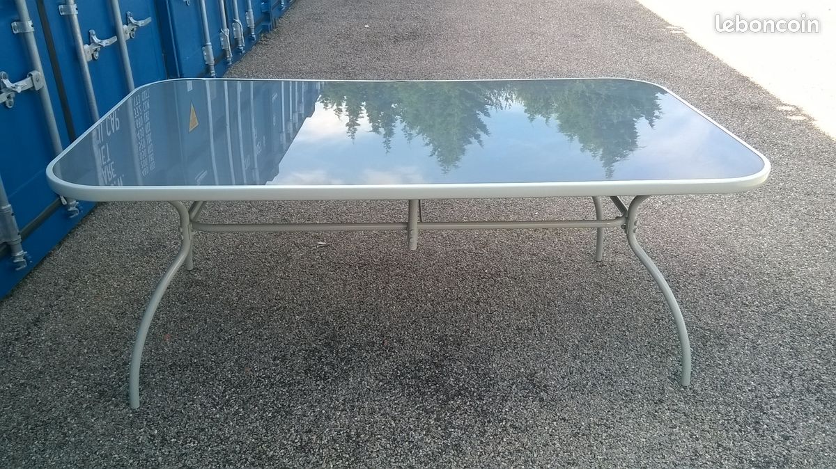 Table de terrasse verre et métal (image 1)