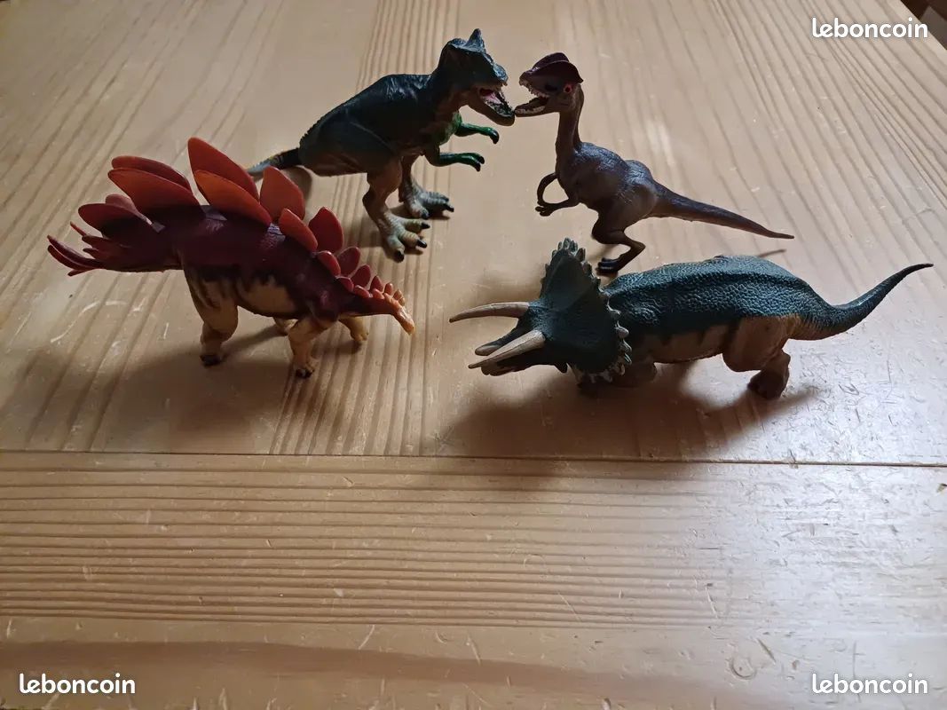 Clementoni – Jeu De Dinosaures Prédateurs Et Proies – 55110.1 – Jouet Éducatif Durable