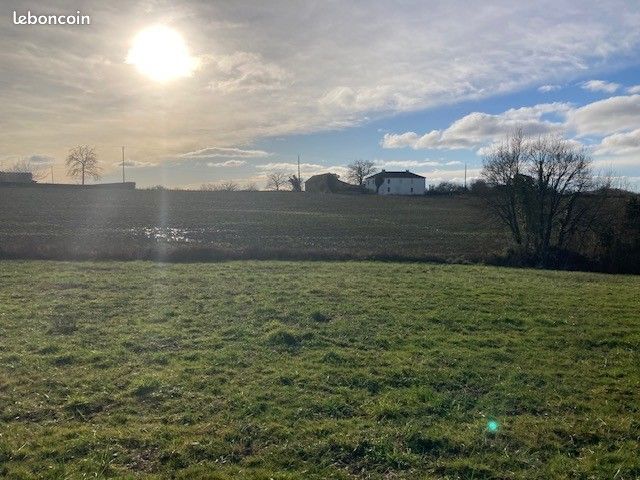 Terrain 1225 m² · à Poudenx · 32 500 €