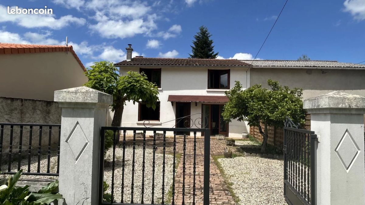 Maison 5 pièces 100 m² · à Orléat · 100 m² · 170 000 €