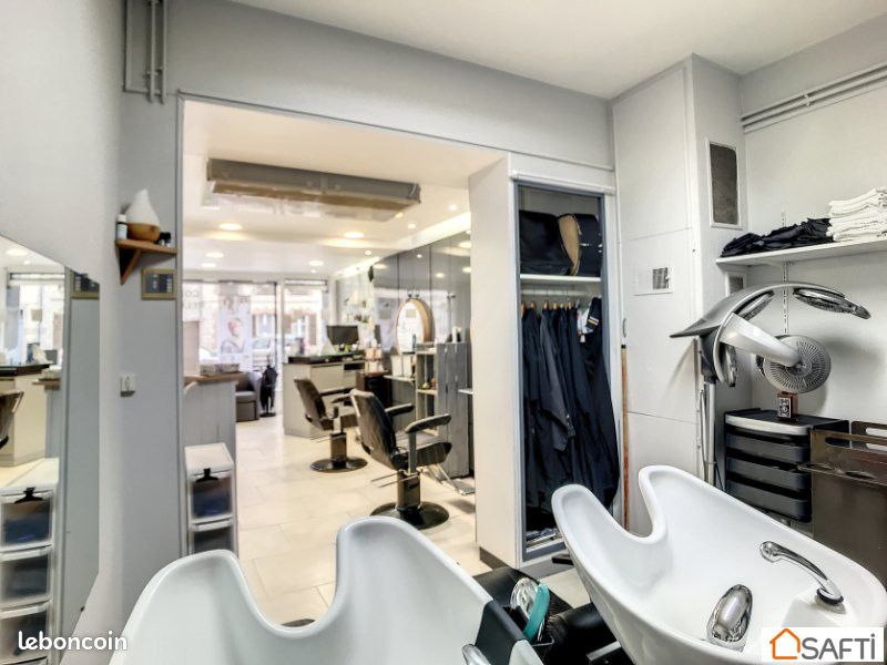 Salon de coiffure 5 pièces 98 m² VILLENEUVE-SUR-YONNE - Bureaux & Commerces