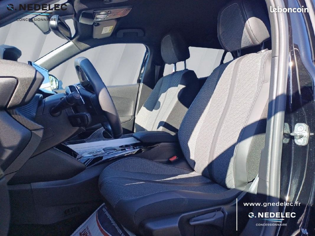 Peugeot 2008 1.2 Hybrid 145ch Allure e-DCS6 (image 9)