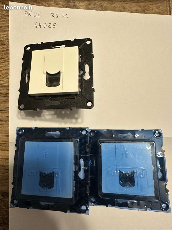 Prise RJ45 Catégorie 6 FTP Evolution - Marque ARNOULD - Référence 64025 - Neuf D'origine