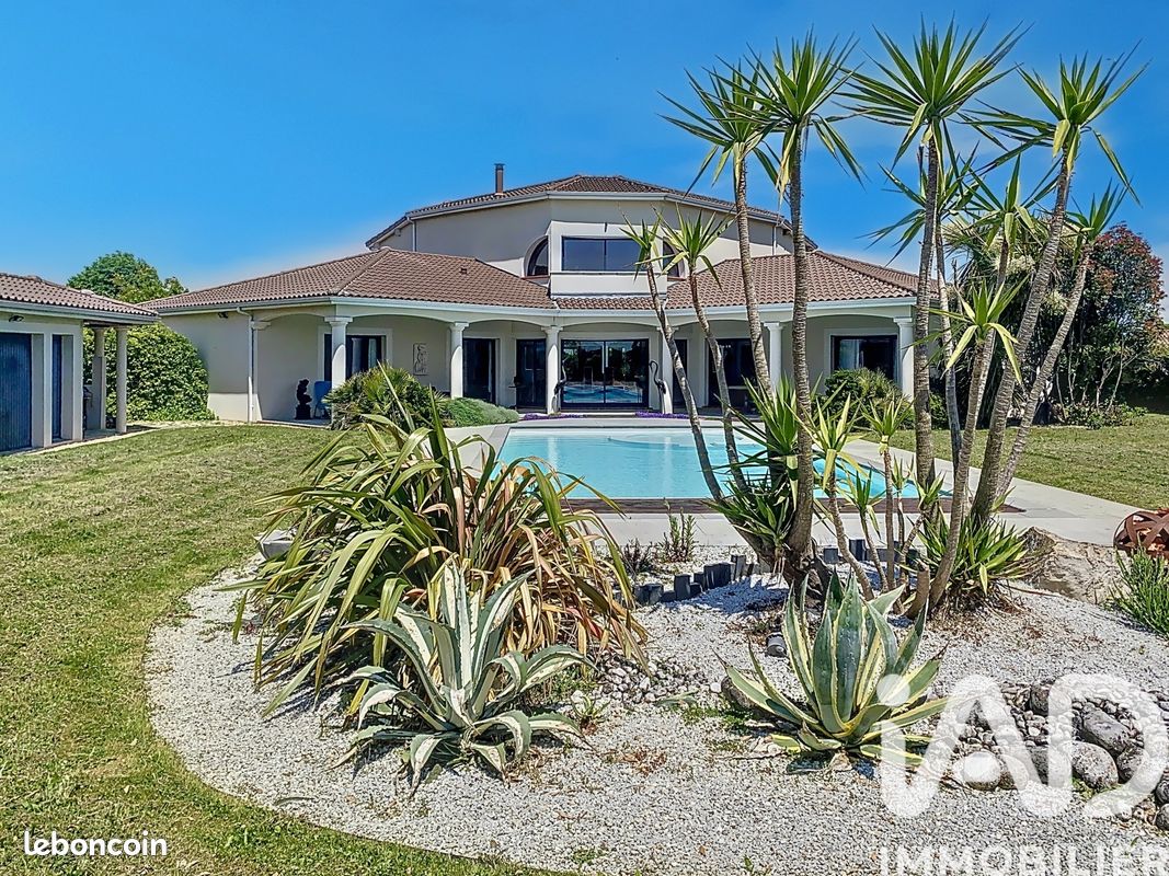 Maison 6 pièces 243 m² · à Bretx · 243 m² · 799 000 €