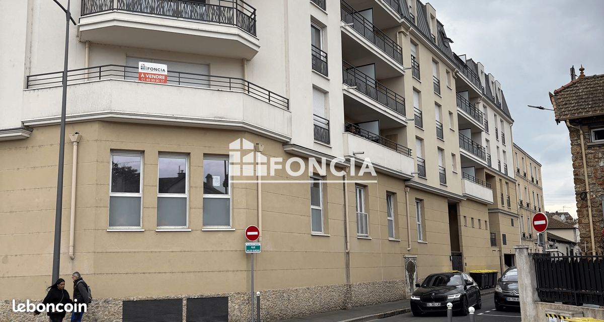 Parking 54 m² · à Villeneuve-Saint-Georges · 54 m² · 167 000 €