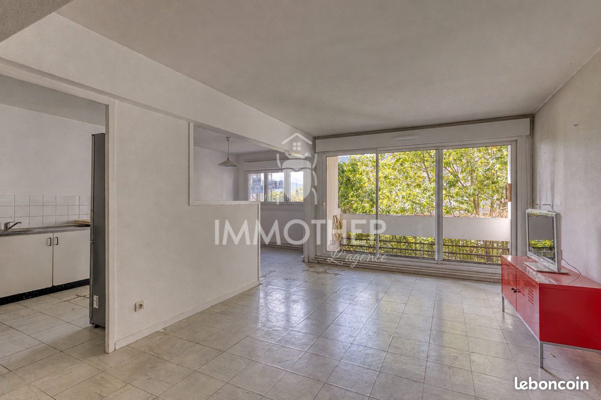 Appartement 5 pièces 107 m² · à Grenoble · 107 m² · 93 000 €