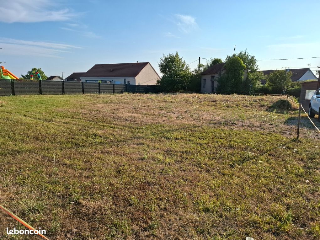 Terrain constructible – abergement sainte colombe · à L'Abergement-Sainte-Colombe · 49 000 €