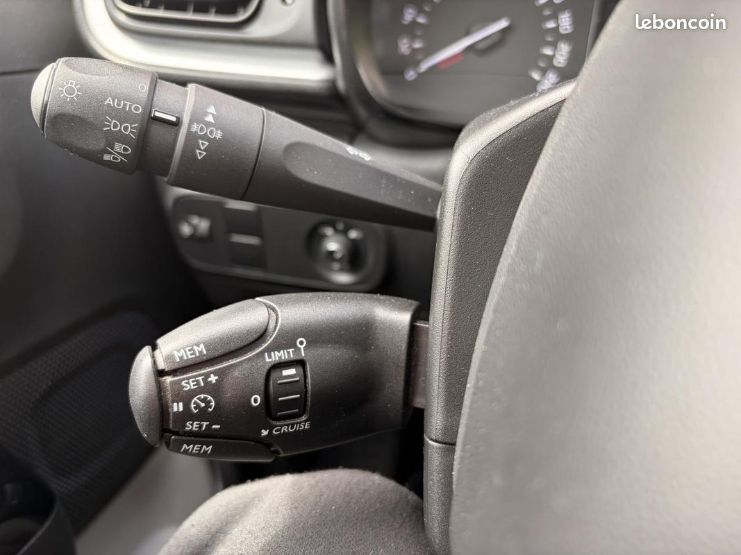 CITROËN C3 PureTech 110 S&S BVM6 Shine Business (image 22)
