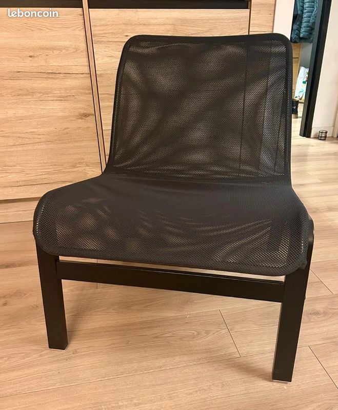 Fauteuil noir (image 1)