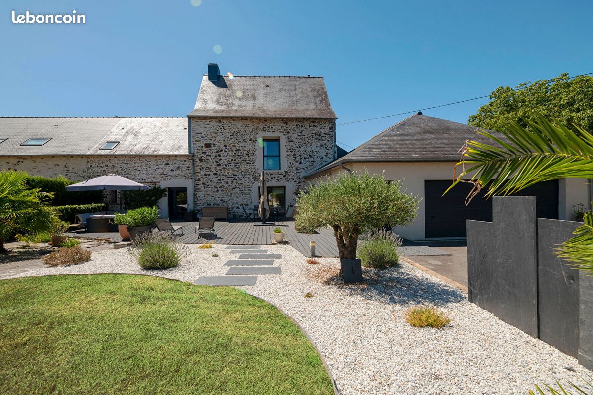 Maison 5 pièces 211 m² · à Piré-Chancé · 211 m² · 1 960 €/mois