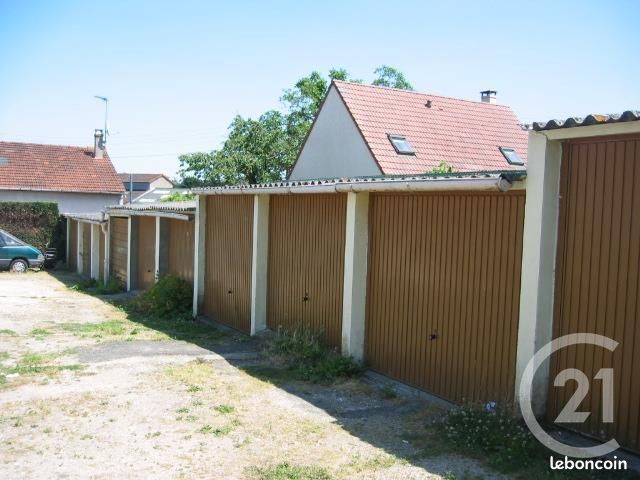 Parking 15 m² · à Corbeil-Essonnes · 15 m² · 80 €/mois