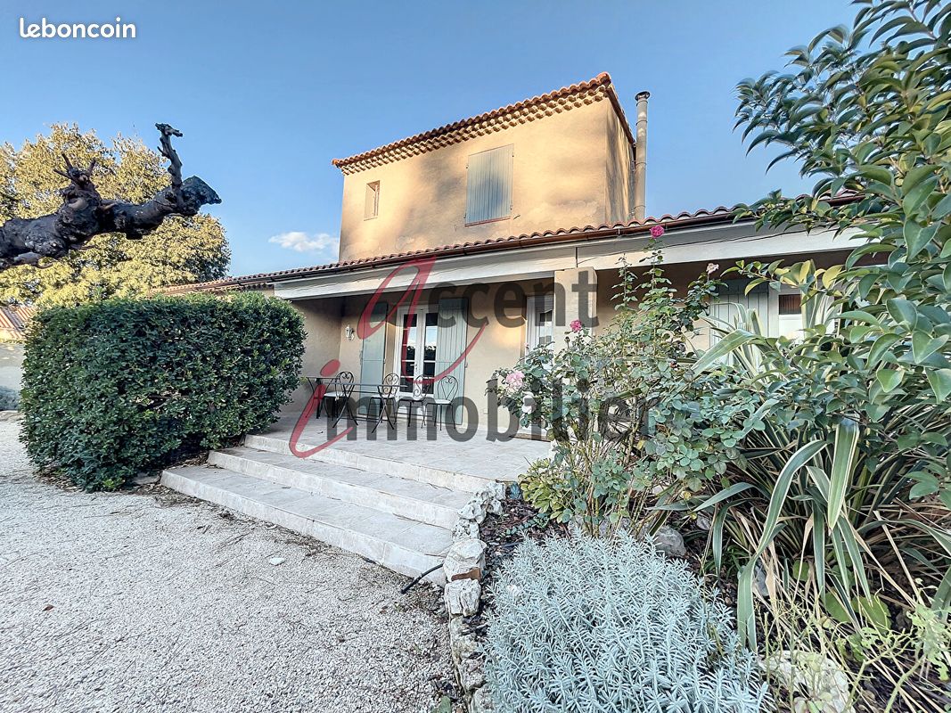 Maison 5 pièces 110 m² · à Mollégès · 110 m² · 1 550 €/mois