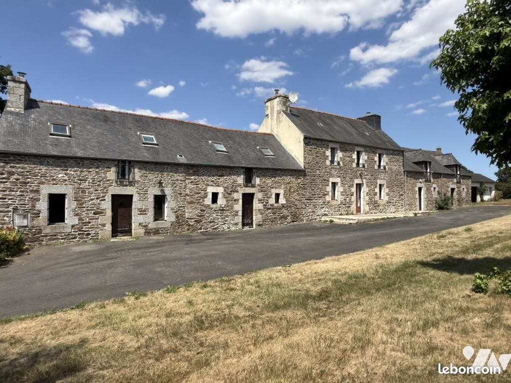 Maison 196 m² · à Pont-Melvez · 196 m² · 206 760 €