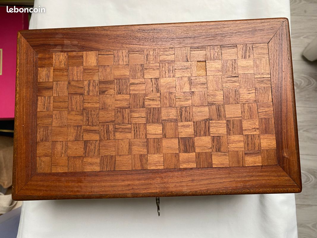 Boite ancienne en marqueterie bois (image 2)