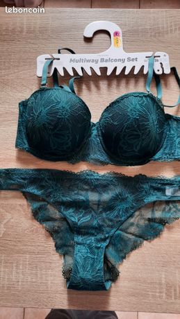 Luxxa : ENSEMBLE SOUTIEN-GORGE & TANGA PORTES-JARRETIERES (lingerie