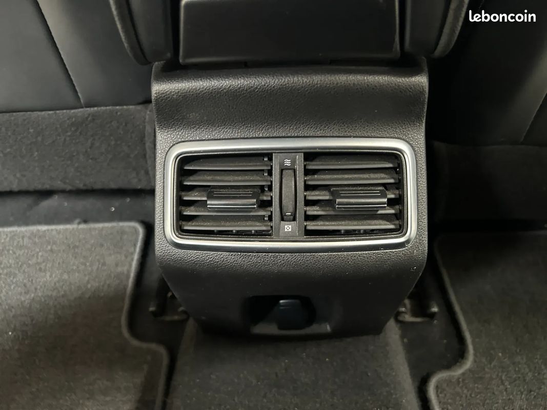 RENAULT Megane 1.3 140ch INTENS - 2020 - CarPlay - Boîte auto - Attelage - Caméra De Recul - Régulateur - Lumière D'Ambiance - Carte Main Libre (image 19)