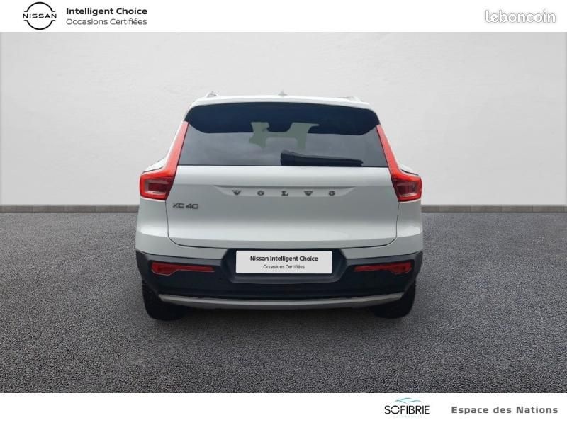 Volvo XC40 T4 190ch Momentum Geartronic 8 (image 13)