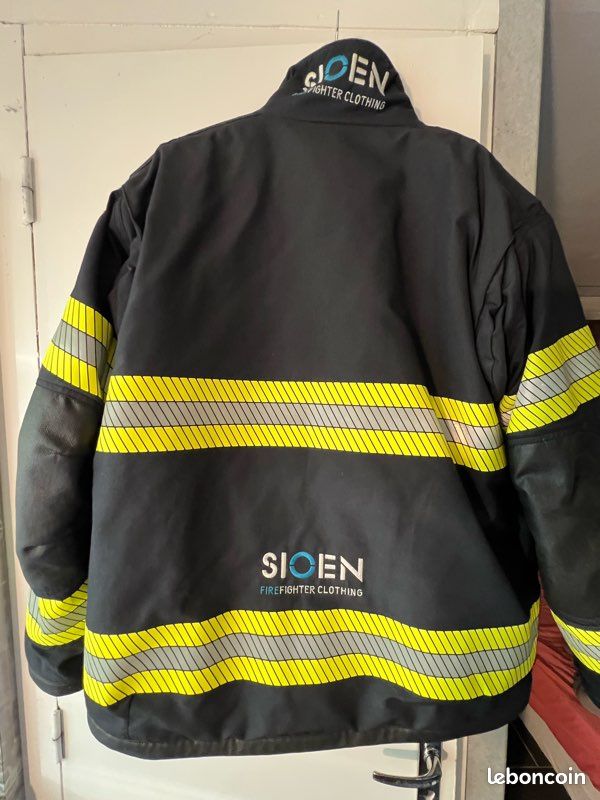 Tenu de feu pompier quasi neuf Vêtements