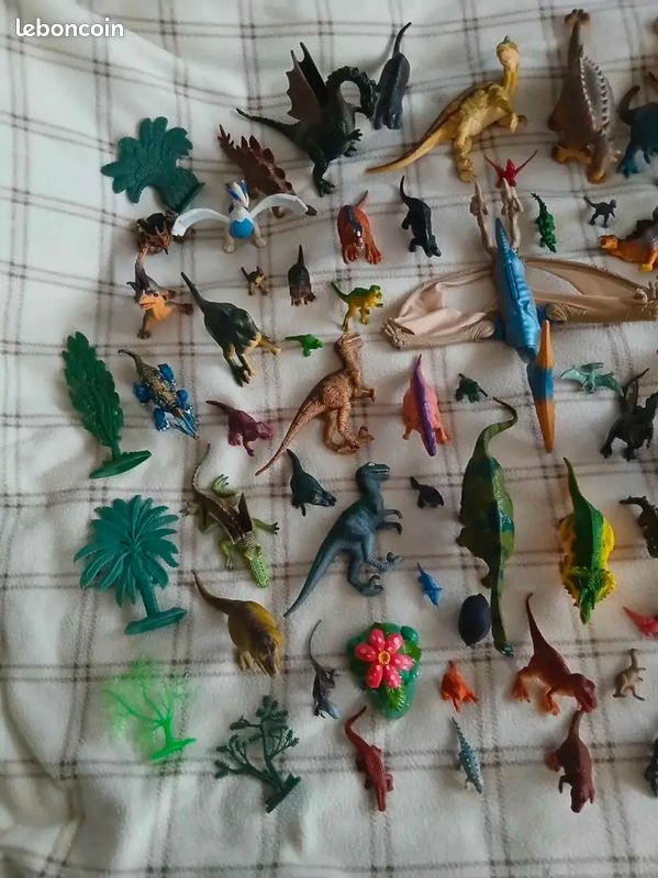 Lot de jouets dinosaures : livres, dinosaures, camion transporteur schleich,... (image 6)