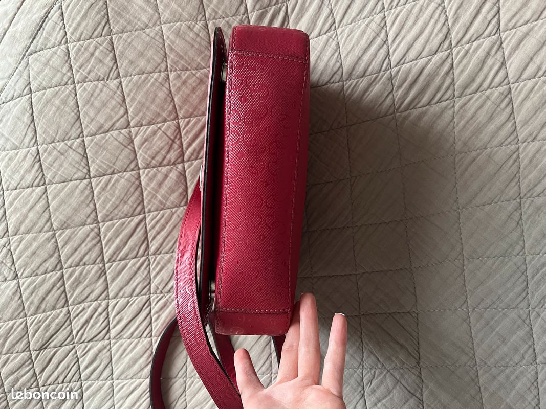 Magnifique sac à bandoulière GUESS rose framboise bordeaux très bon état (image 2)