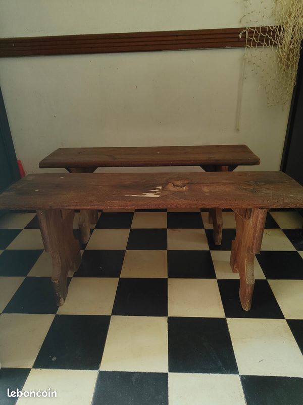 Deux charmants petits bancs anciens en bois (image 1)