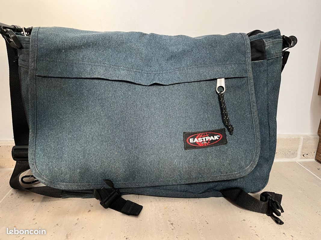 Sac eastpak bandoulière bleu (image 1)