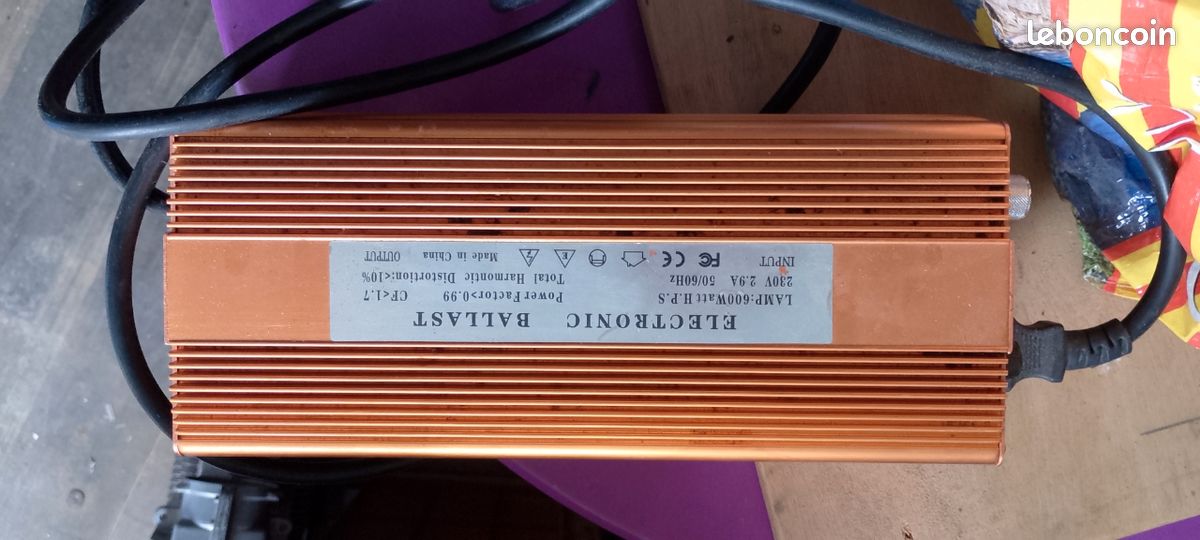 Ballast électronique 600w. Très peu servi. Pratiquement neuf (image 1)
