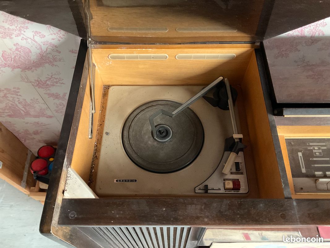 Meuble Vintage Avec Platine Et Radio - Fonctionne Mais à Restaurer, Bois Noir