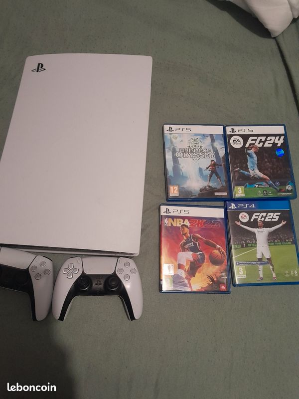 Play5 2 manette et 4 jeux (image 1)