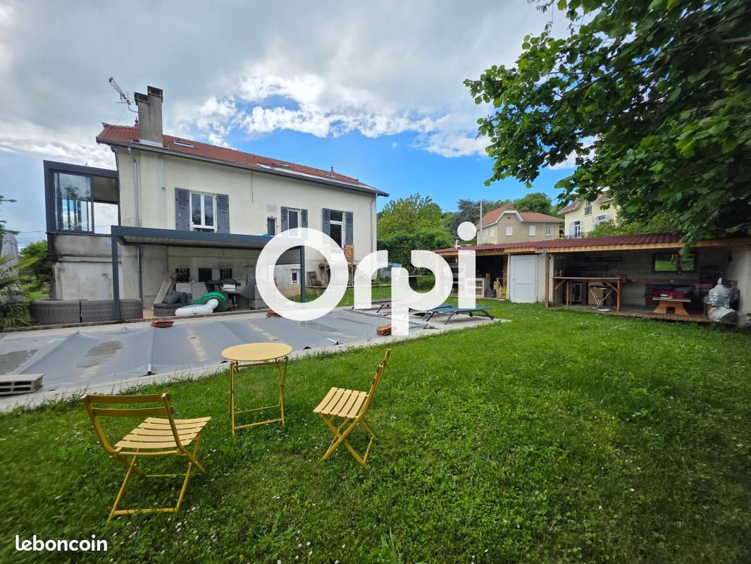 Maison 6 pièces 184 m² · à La Côte-Saint-André · 184 m² · 335 000 €
